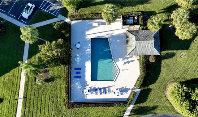 9460 Meadowood Drive 202, Fort Pierce, FL 34951