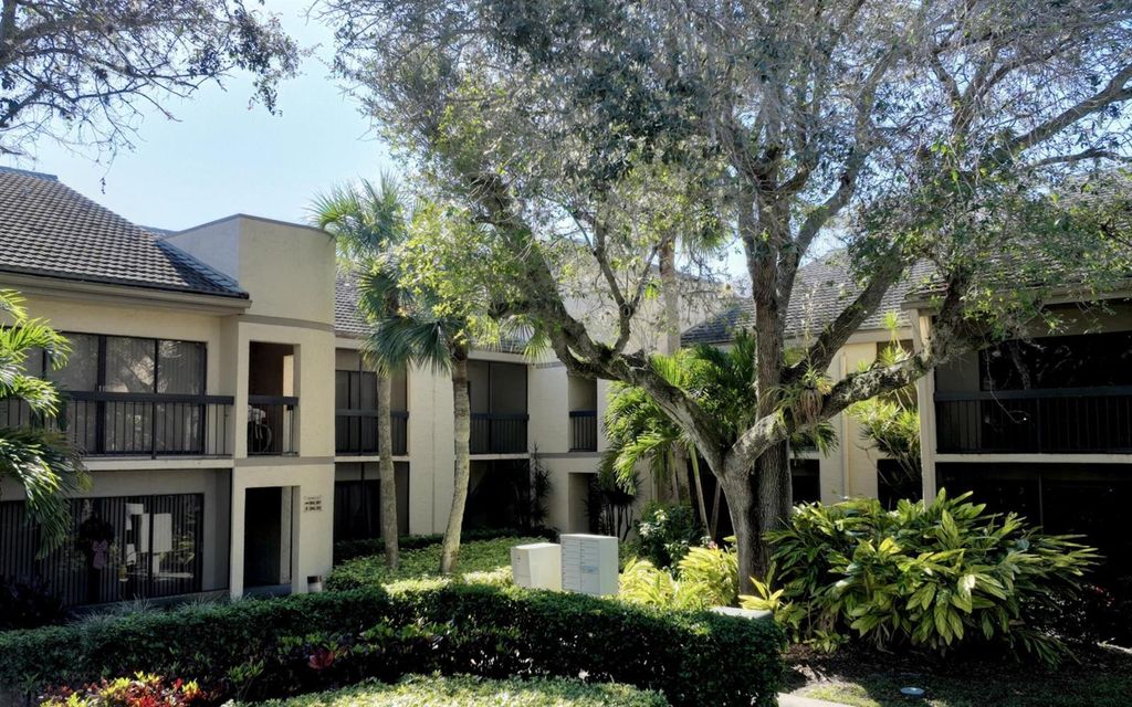 9460 Meadowood Drive 202, Fort Pierce, FL 34951