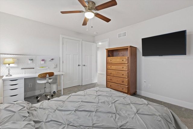 914 Foxwalk DRIVE, Waterford, WI 53185