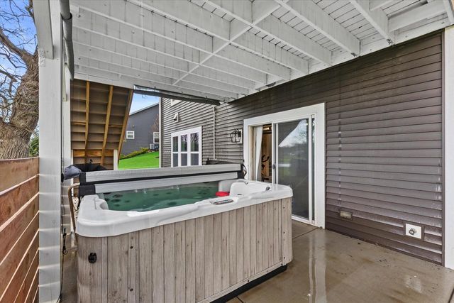 914 Foxwalk DRIVE, Waterford, WI 53185