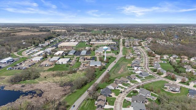 914 Foxwalk DRIVE, Waterford, WI 53185