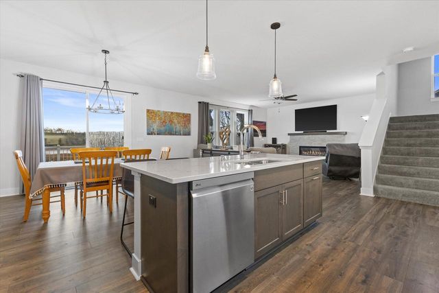 914 Foxwalk DRIVE, Waterford, WI 53185