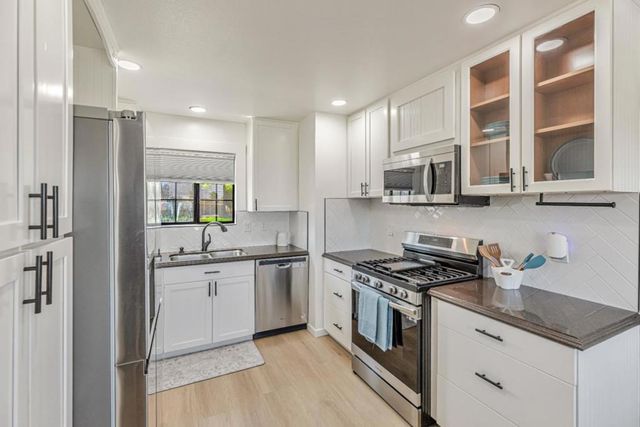 200 Gibson Drive 36, Hollister, CA 95023