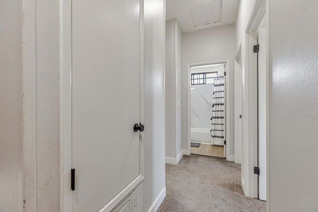 200 Gibson Drive 36, Hollister, CA 95023