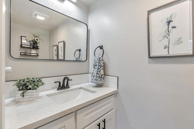 200 Gibson Drive 36, Hollister, CA 95023