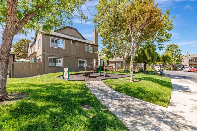 200 Gibson Drive 36, Hollister, CA 95023