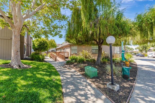 200 Gibson Drive 36, Hollister, CA 95023