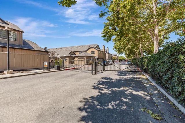 200 Gibson Drive 36, Hollister, CA 95023