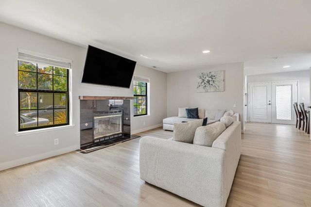 200 Gibson Drive 36, Hollister, CA 95023