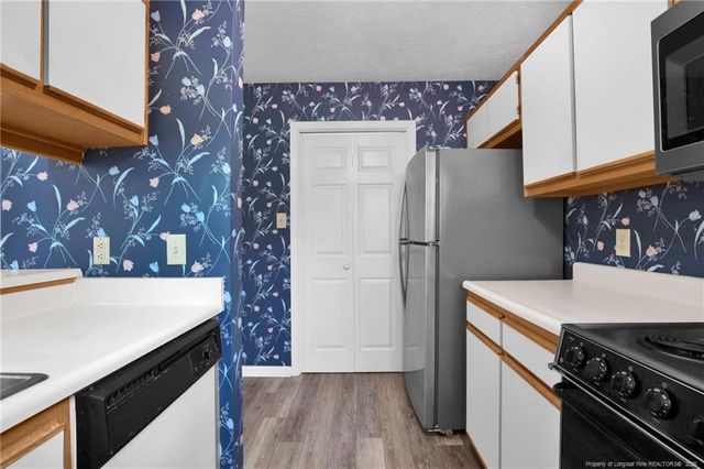 2701 Preston Woods Lane 9, Fayetteville, NC 28304