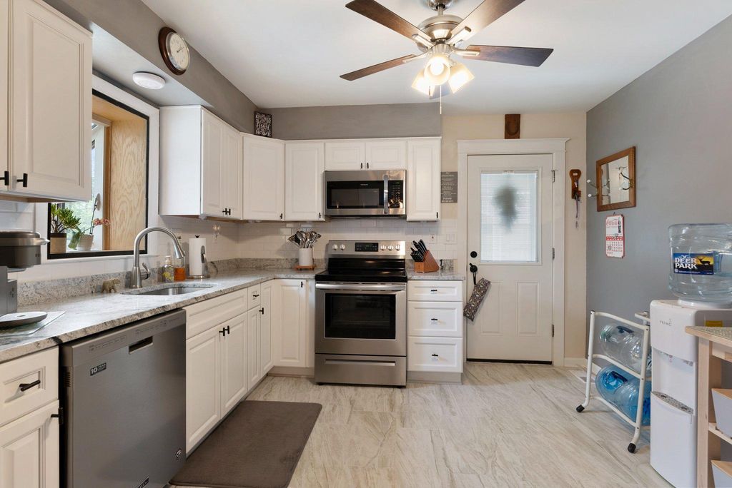 Image 11 of property listing at 205 MARSHALL DR, Forest Hill, MD 21050