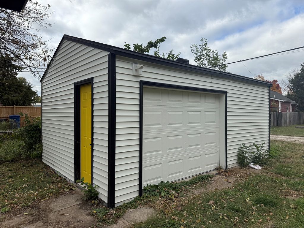 2050 E Grand Avenue, Des Moines, IA 50317