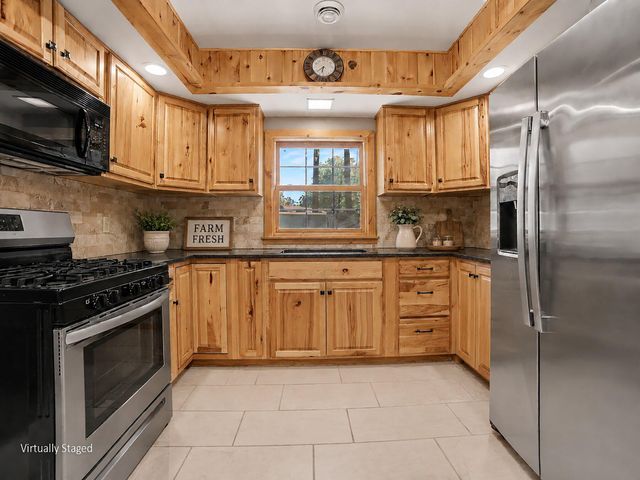 1615 Havenga Street, Laketon Twp, MI 49445