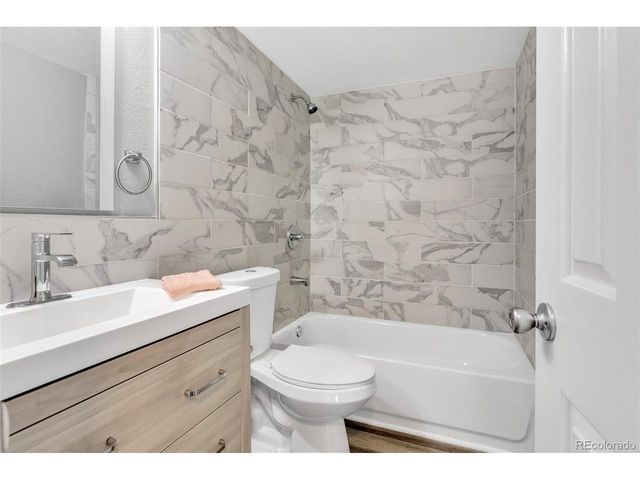 10211 Ura Ln 4-107, Denver, CO 80260