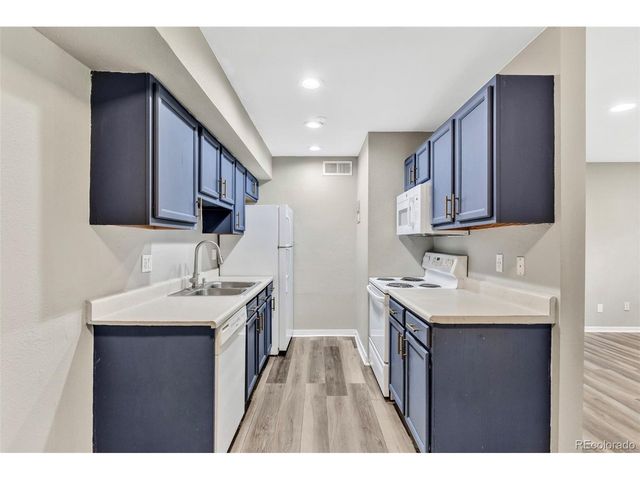 10211 Ura Ln 4-107, Denver, CO 80260