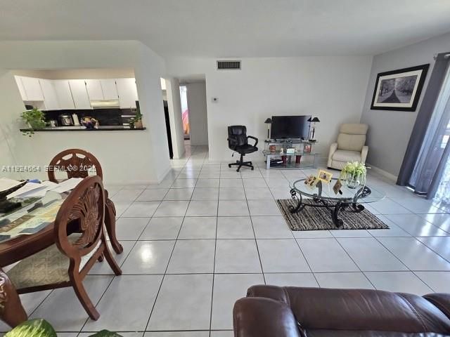 10375 N Kendall Dr J7, Miami, FL 33176