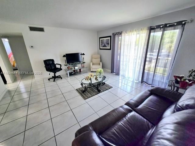 10375 N Kendall Dr J7, Miami, FL 33176