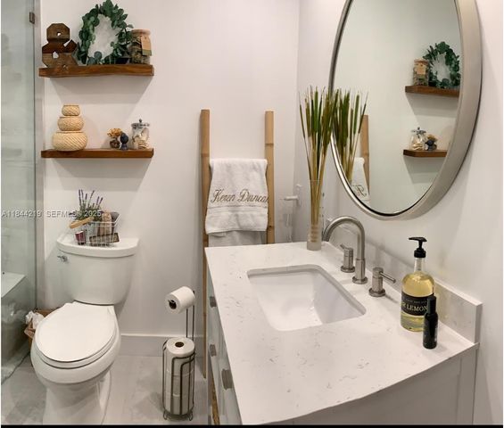 8453 NW 189 Street Road, Hialeah, FL 33015