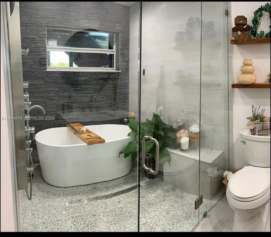 8453 NW 189 Street Road, Hialeah, FL 33015
