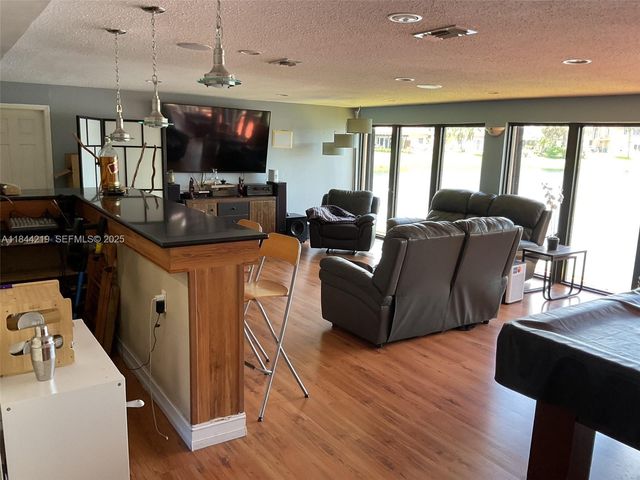 8453 NW 189 Street Road, Hialeah, FL 33015