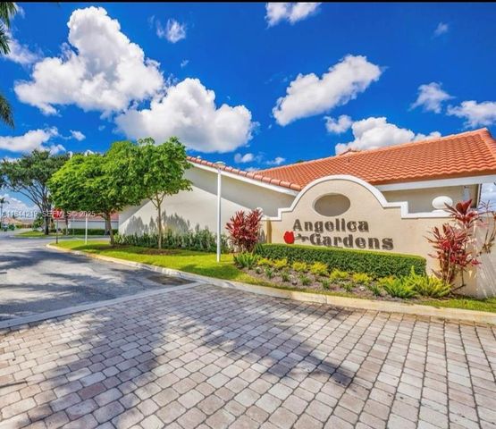 8453 NW 189 Street Road, Hialeah, FL 33015