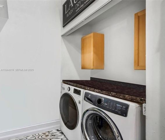 8453 NW 189 Street Road, Hialeah, FL 33015