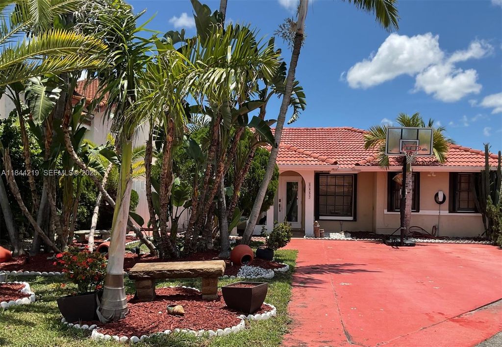 8453 NW 189 Street Road, Hialeah, FL 33015