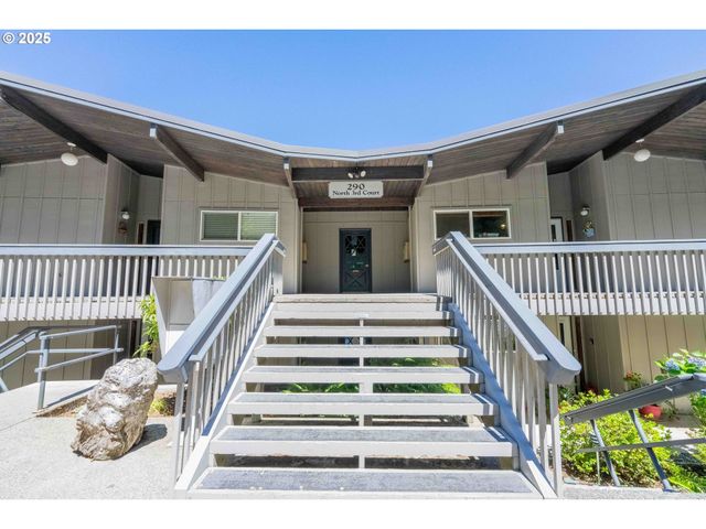 290 N 3rd Ct 7, Coos Bay, OR 97420