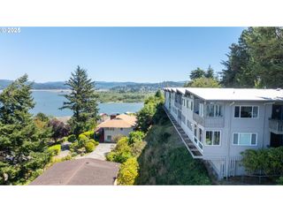 290 N 3rd Ct 7, Coos Bay, OR 97420