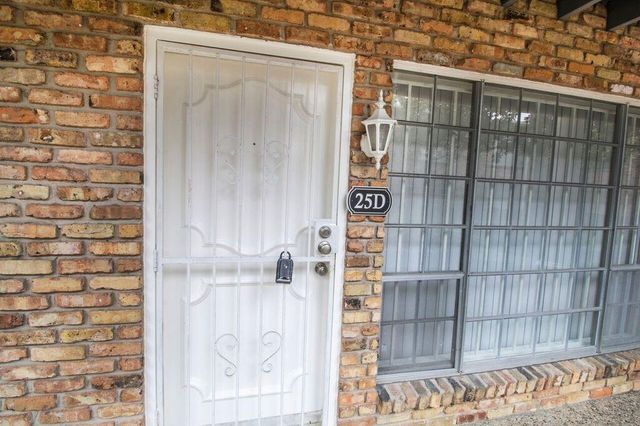 2121 Fountain View Drive 25, Houston, TX 77057
