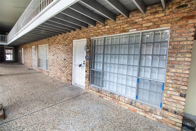 2121 Fountain View Drive 25, Houston, TX 77057