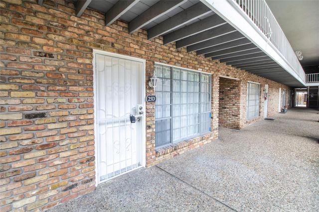 2121 Fountain View Drive 25, Houston, TX 77057