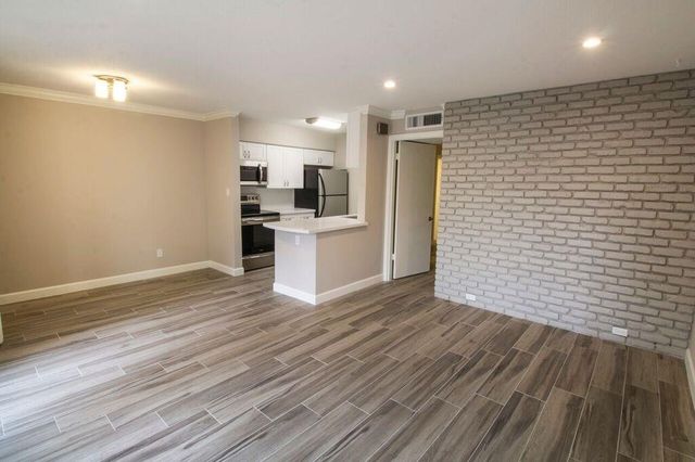 2121 Fountain View Drive 25, Houston, TX 77057