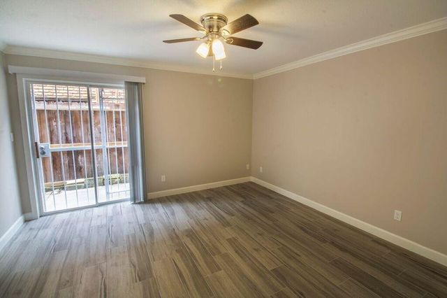 2121 Fountain View Drive 25, Houston, TX 77057