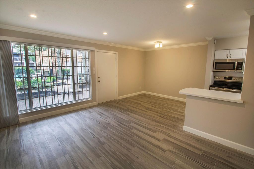 2121 Fountain View Drive 25, Houston, TX 77057