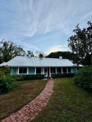1120 49th Avenue, Vero Beach, FL 32966
