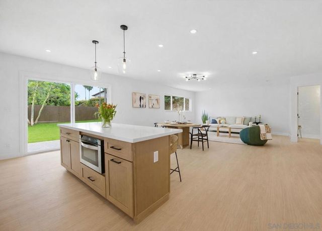 2610 Chestnut Ave, Carlsbad, CA 92010