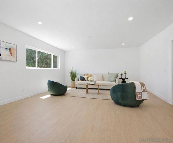 2610 Chestnut Ave, Carlsbad, CA 92010