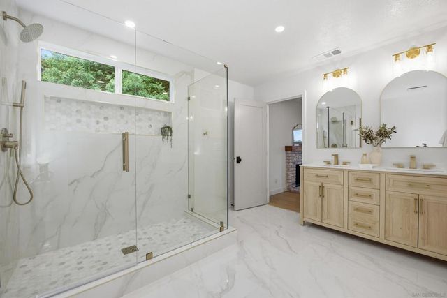 2610 Chestnut Ave, Carlsbad, CA 92010