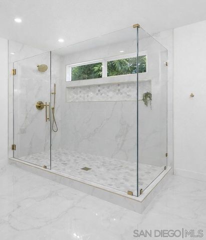 2610 Chestnut Ave, Carlsbad, CA 92010