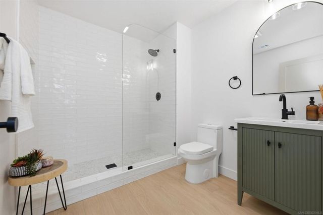 2610 Chestnut Ave, Carlsbad, CA 92010