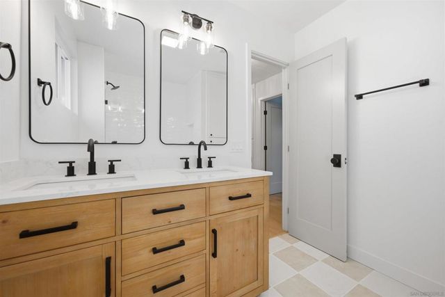 2610 Chestnut Ave, Carlsbad, CA 92010