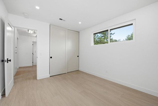 2610 Chestnut Ave, Carlsbad, CA 92010