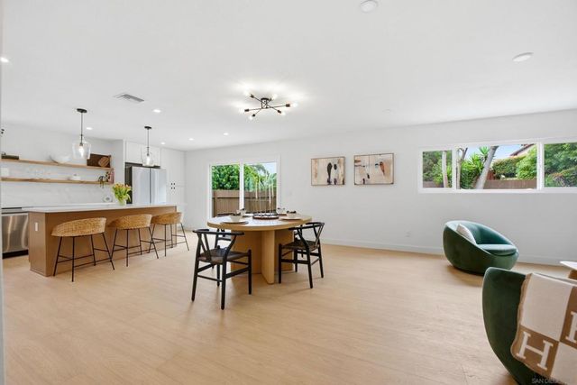 2610 Chestnut Ave, Carlsbad, CA 92010