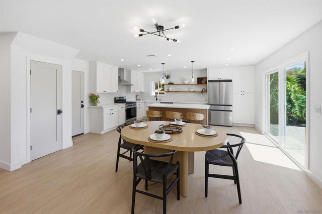 2610 Chestnut Ave, Carlsbad, CA 92010