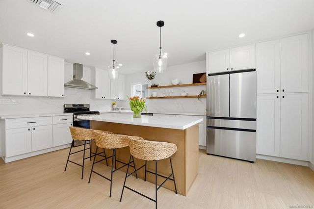 2610 Chestnut Ave, Carlsbad, CA 92010