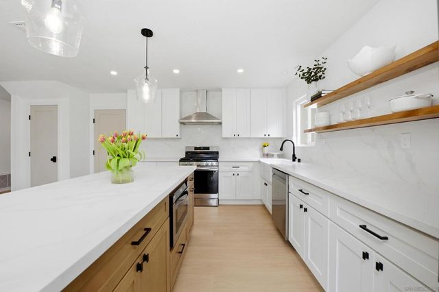 2610 Chestnut Ave, Carlsbad, CA 92010