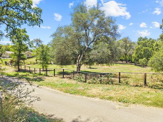 6980 Horseshoe Bar Rd, Loomis, CA 95650