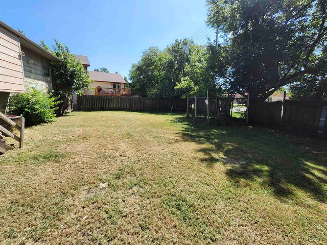 7519 E Leewood Cir, Wichita, KS 67226