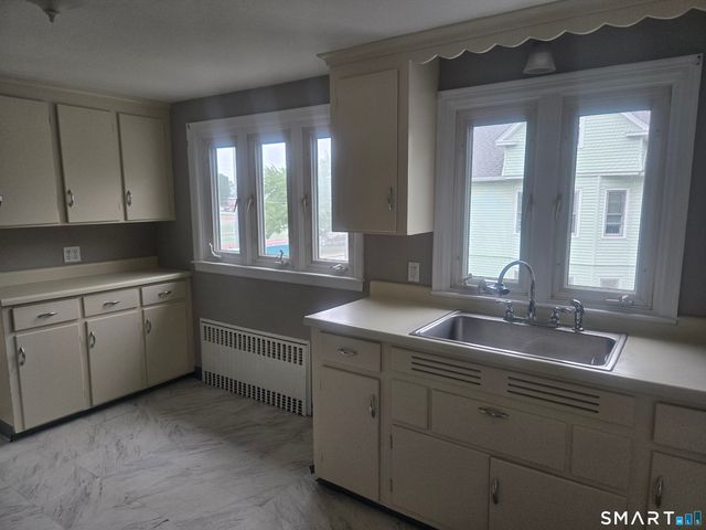 63 Brookfield Street, Manchester, CT 06040